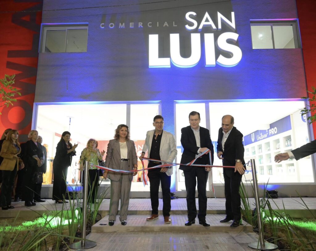 Zamora participó de la inauguración del nuevo centro de distribución de una firma santiagueña