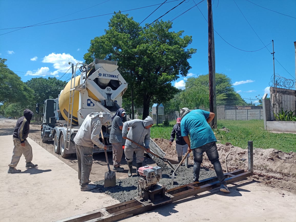 Obras públicas en ejecución en distintos sectores de la ciudad ...