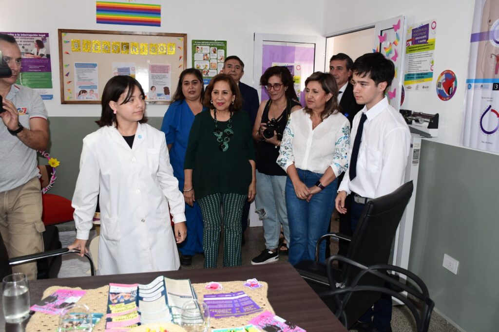 Inauguraron un Consultorio de Salud Integral adolescente y juvenil en el Caps del Bº Alberdi Inauguraron un Consultorio de Salud Integral adolescente y juvenil en el Caps del Bº Alberdi