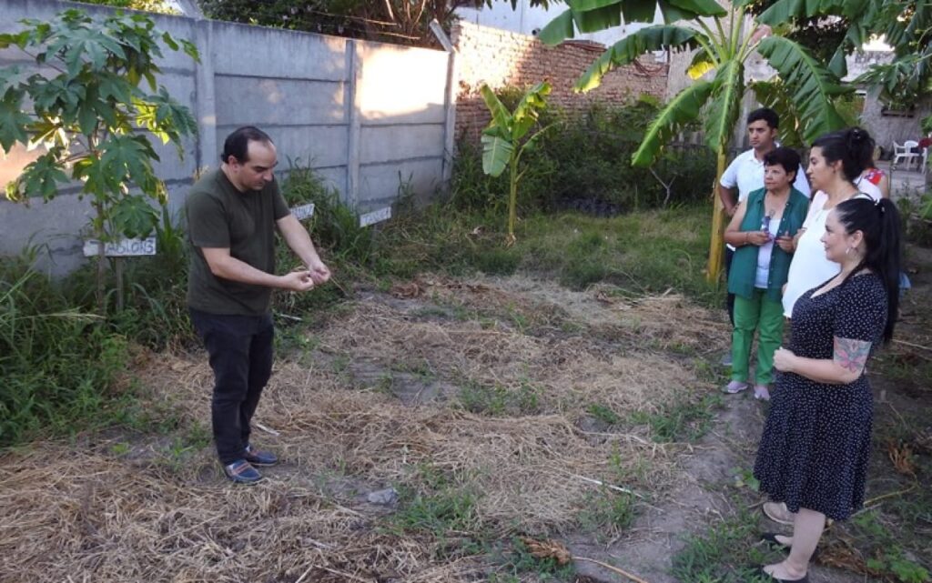 Personal de la Granja Estilo Campo del departamento Silípica visitó la Huerta demostrativa Municipal