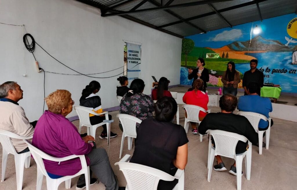 Capacitación en el B° Jardín sobre el protocolo de actuación ante el maltrato infantil
