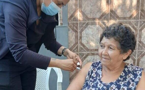 “Mes de la Mujer”: visitas domiciliarias para promover la salud en adultas mayores “Mes de la Mujer”: visitas domiciliarias para promover la salud en adultas mayores