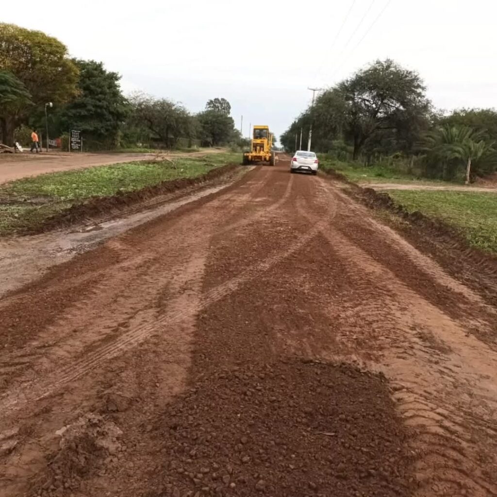 Avanzan con mejoras en caminos vecinales cercanos a Las Termas