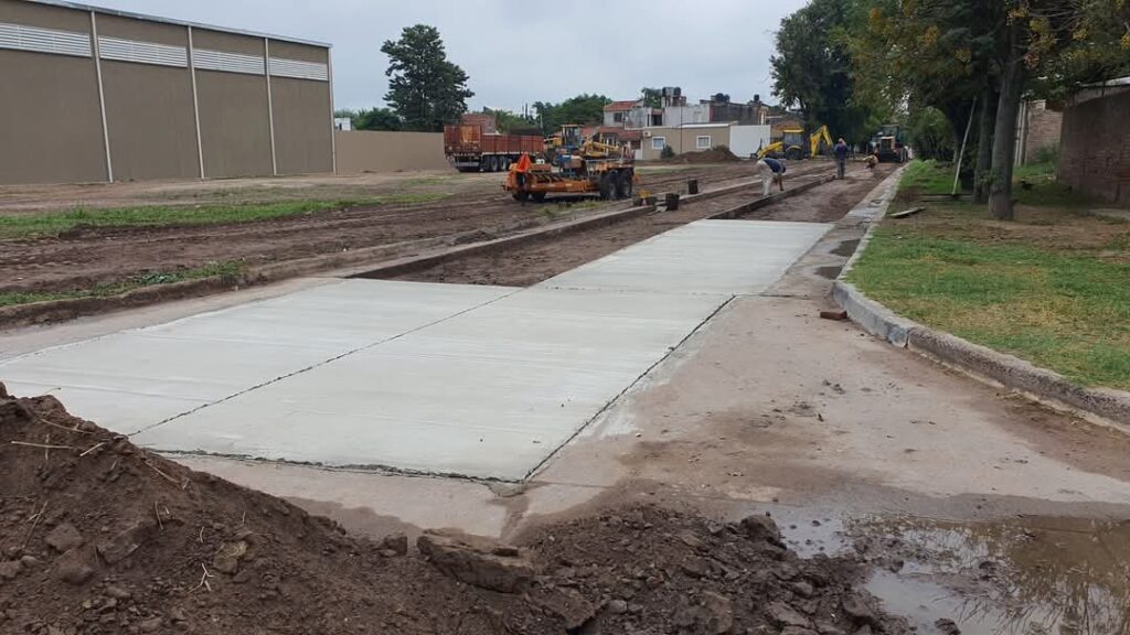 En Fernández inició una nueva etapa de pavimentación de calles