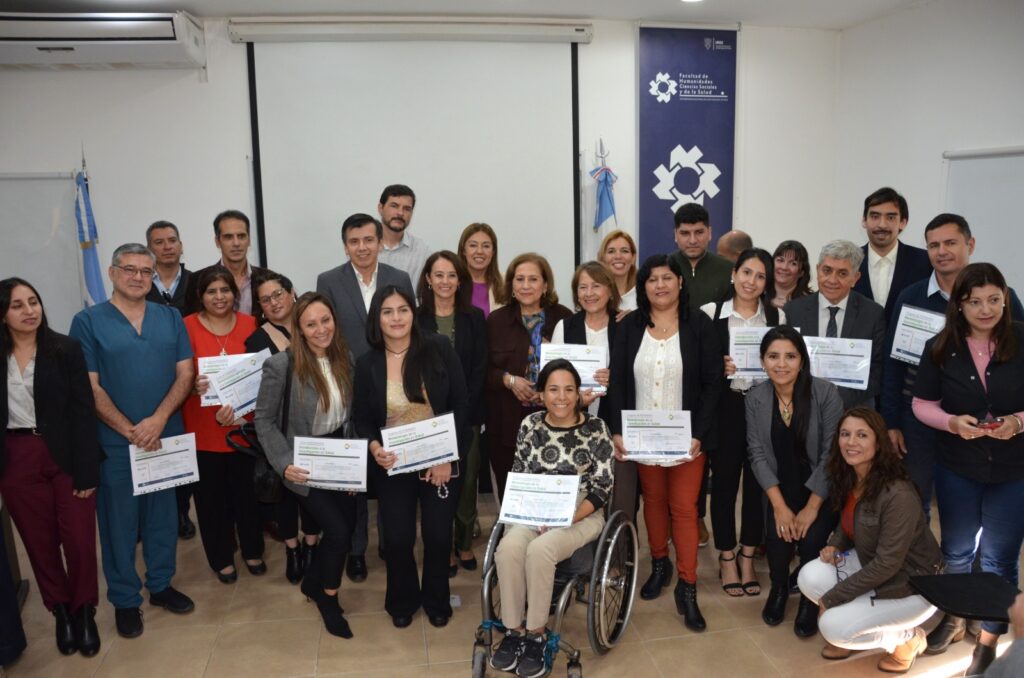 Entregaron certificados a profesionales de la salud que cursaron un posgrado en la Facultad de Humanidades 