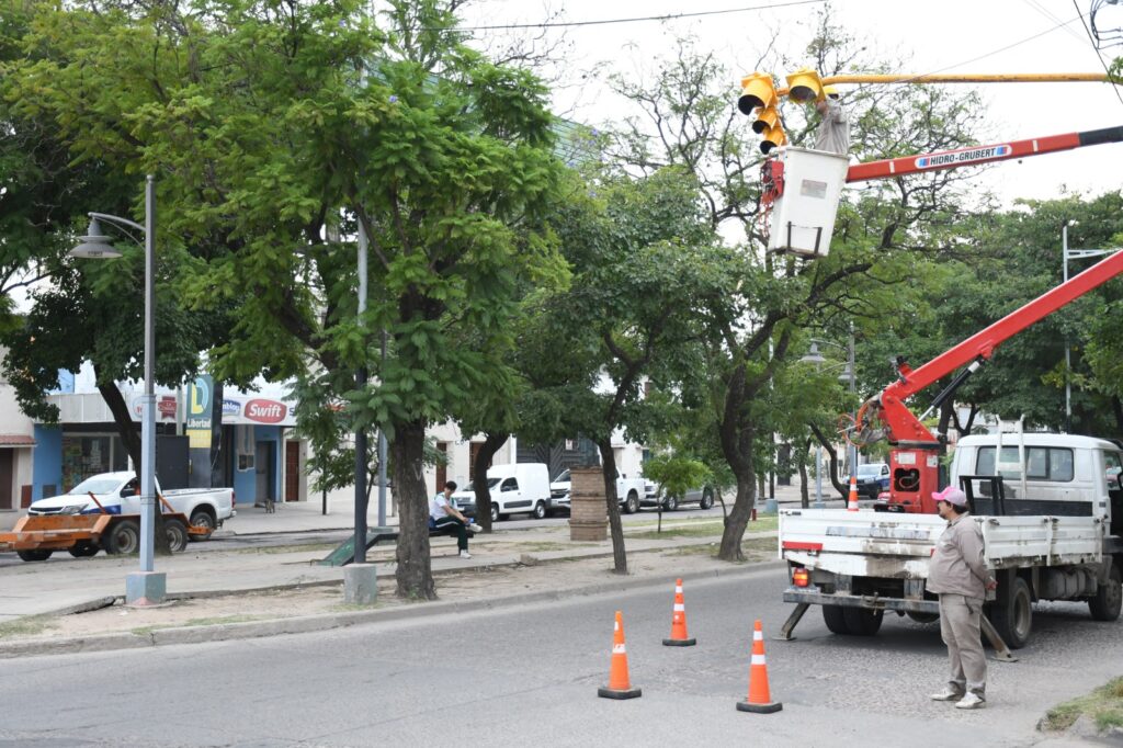 Habilitarán este lunes los nuevos semáforos de la esquina de Libertad y Pablo VI