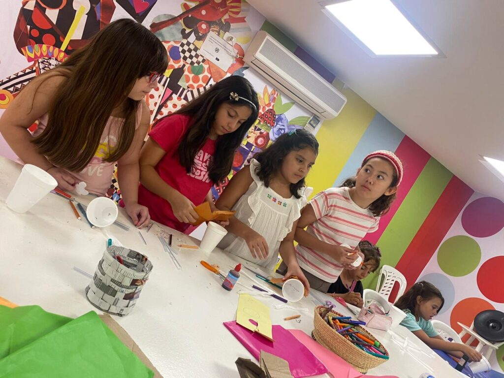 “Un mundo de colores”: taller artístico gratuito para niños