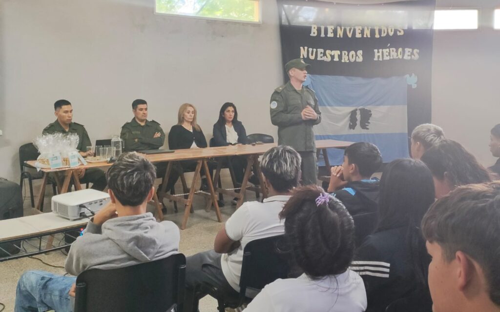 Gendarmería brindó una charla en la Escuela Municipal “Ada Nilda Alderete” sobre su rol en Malvinas
