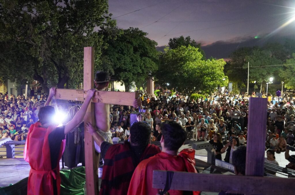 Masiva participación en el Vía Crucis interparroquial en La Banda