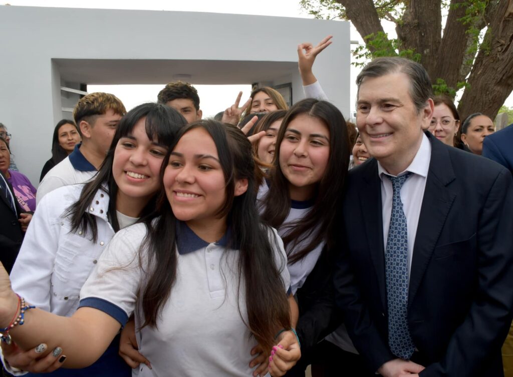 Una encuesta nacional coloca a Zamora como el gobernador con mayor imagen positiva