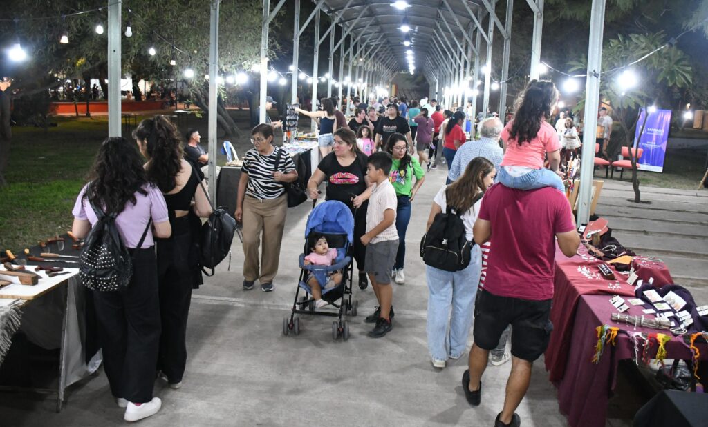 Con gran convocatoria comenzó el Encuentro Nacional de Artesanos Con gran convocatoria comenzó el Encuentro Nacional de Artesanos