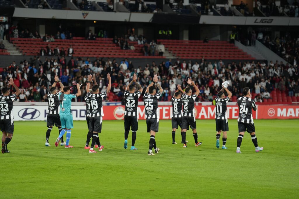 QUE NO DECAIGA, CENTRAL