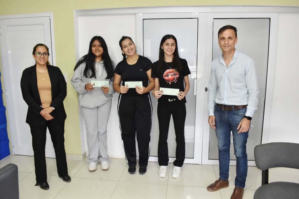 Más de cien jóvenes de Fernández accedieron al Boleto Estudiantil