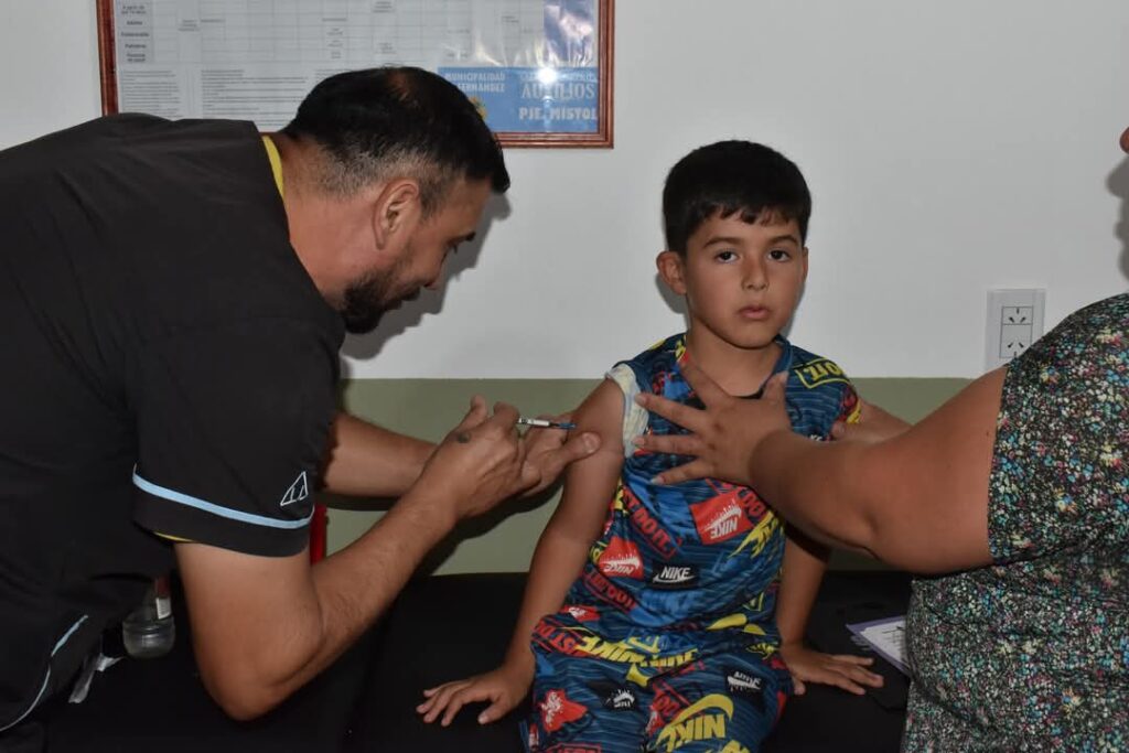 Realizaron un operativo de vacunación en la sala del paraje Mistol Realizaron un operativo de vacunación en la sala del paraje Mistol