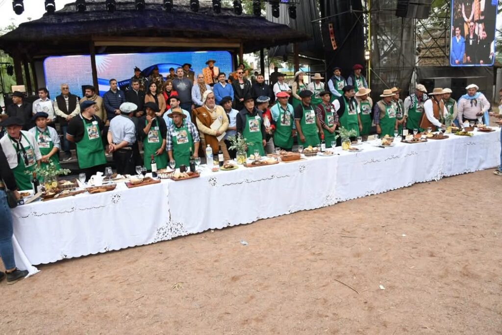 Exitosa realización de la 10ª edición del Concurso Nacional de Asado con Cuero y Locro Criollo