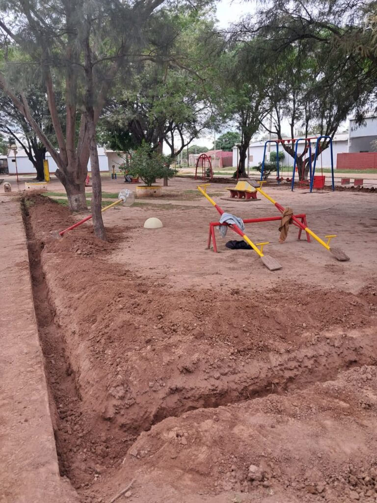 Nueva Esperanza: Trabajan en la refacción de la Plaza de “El Quemado”