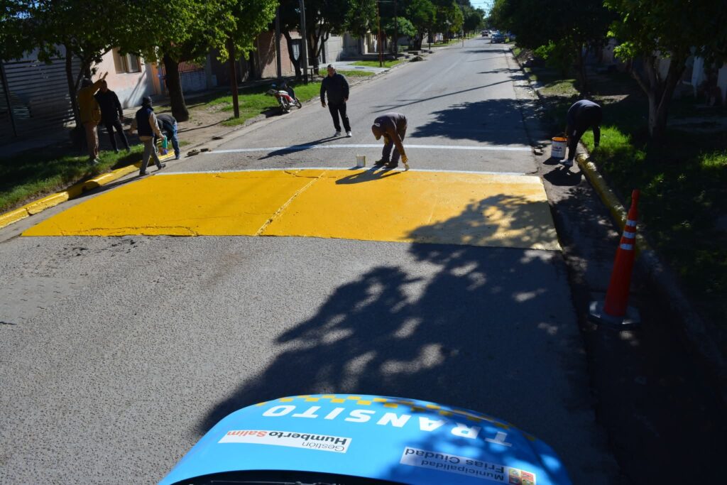 Frías: Iniciaron trabajos de pintura y demarcación de sendas peatonales en calles de la ciudad Frías: Iniciaron trabajos de pintura y demarcación de sendas peatonales en calles de la ciudad