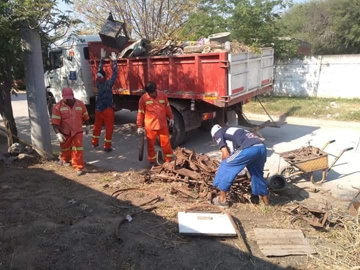 Continúan los trabajos de descacharreo en el barrio Borges