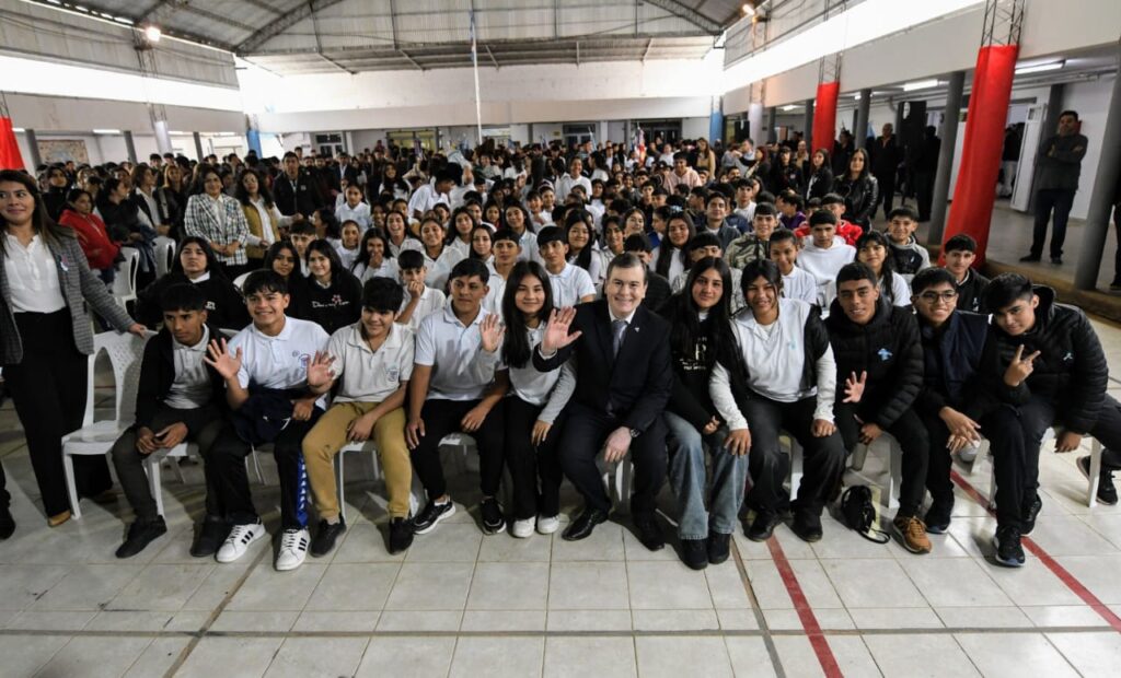 Zamora inauguró un albergue para estudiantes y ampliaciones en el Colegio Agrotécnico de Tintina