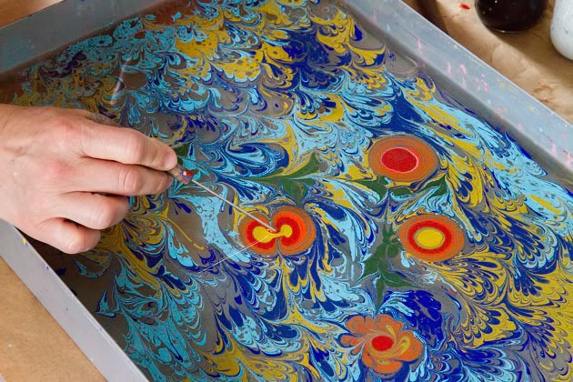 Dictarán una capacitación sobre la técnica “Marbling” en la Casa del Bicentenario Dictarán una capacitación sobre la técnica “Marbling” en la Casa del Bicentenario