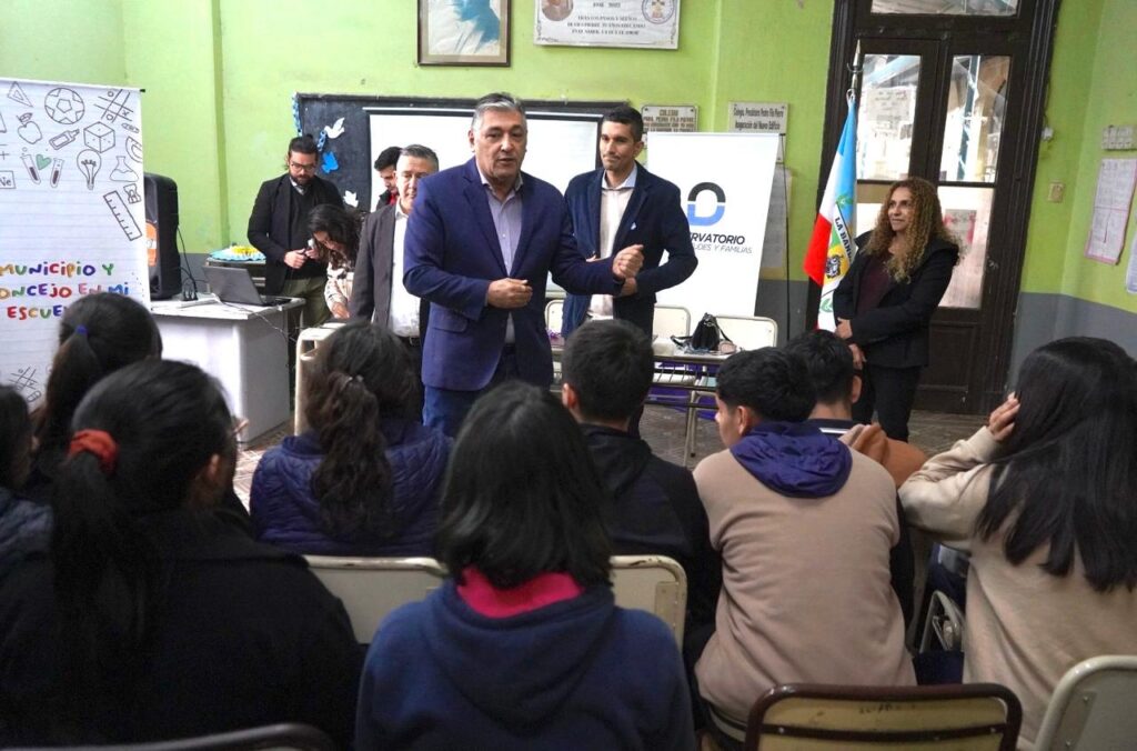 Nueva jornada del programa “El Municipio y el Concejo Deliberante en tu Escuela” en La Banda Nueva jornada del programa “El Municipio y el Concejo Deliberante en tu Escuela” en La Banda