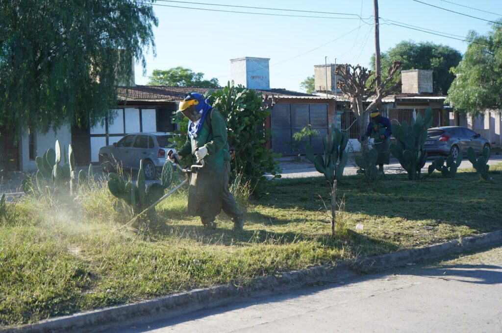 Amplio operativo integral de limpieza en el barrio El Rincón