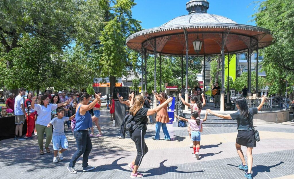 En plaza Libertad realizarán un encuentro por el Día Nacional del Folclorista