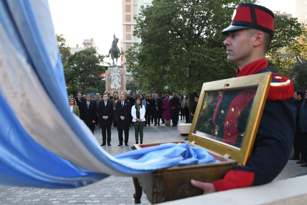 Emotivo acto por el Día de la Bandera y juramento de los cadetes de la Policía
