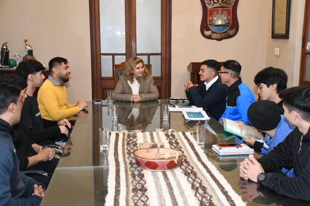 Fuentes recibió a jóvenes que practican calistenia