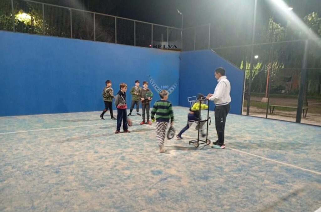 Selva: Comenzaron las clases de la Escuela Municipal de Padel