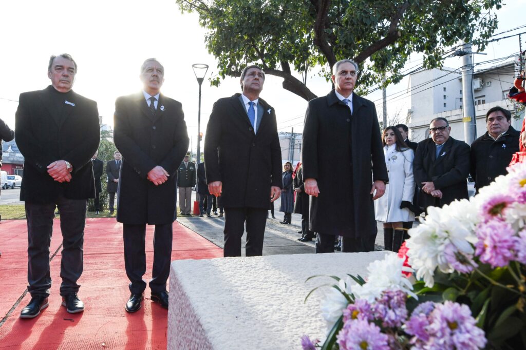 Autoridades de la provincia encabezaron el acto en homenaje a Martín Miguel de Güemes Autoridades de la provincia encabezaron el acto en homenaje a Martín Miguel de Güemes