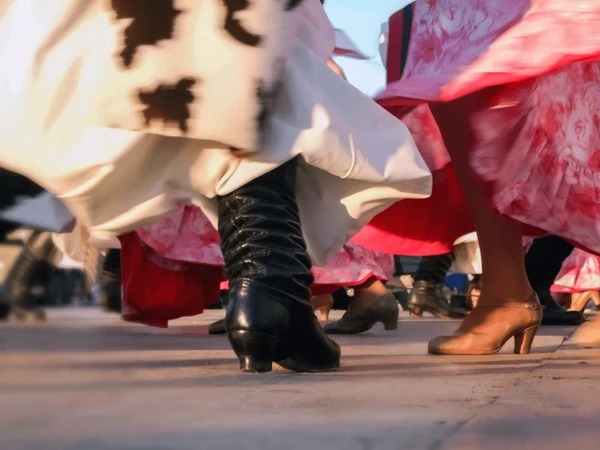 La academia de danzas folclóricas “Renacer” inició sus actividades en Fernández La academia de danzas folclóricas “Renacer” inició sus actividades en Fernández