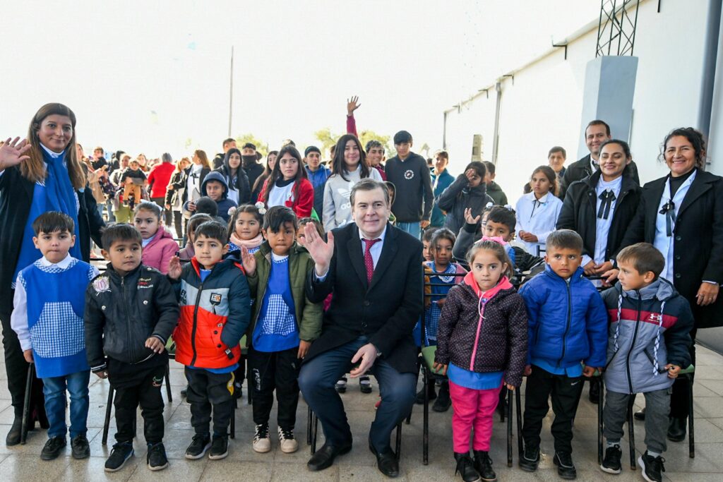 Zamora inauguró obras en una escuela, un nuevo jardín de infantes y entregó viviendas sociales en Puerta Grande Zamora inauguró obras en una escuela, un nuevo jardín de infantes y entregó viviendas sociales en Puerta Grande