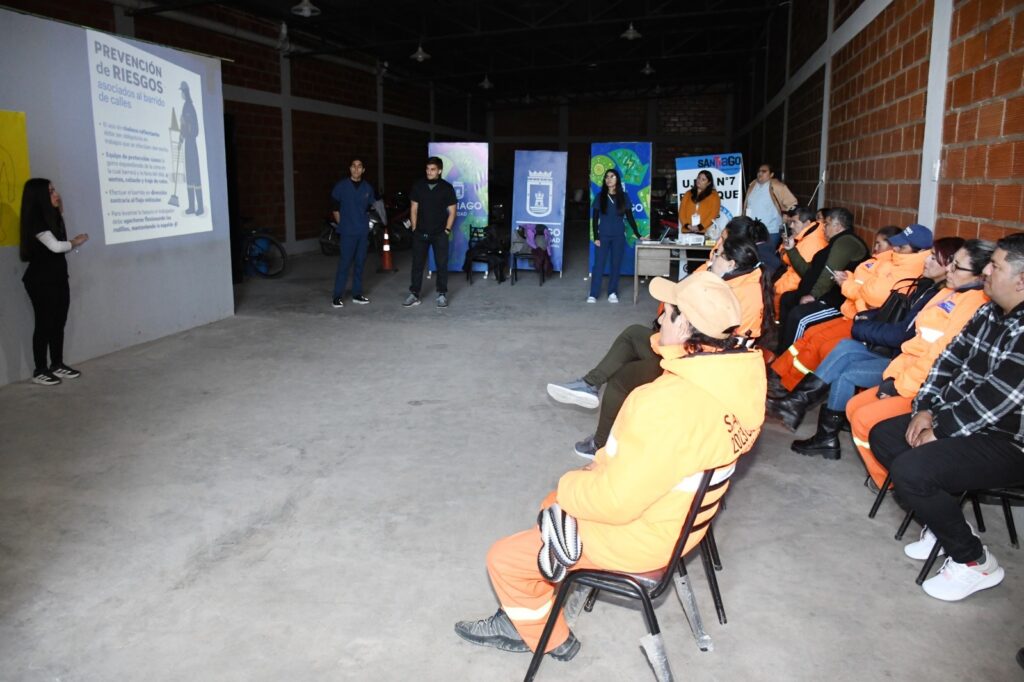 Capacitan a personal de Servicios Urbanos para prevenir lesiones durante la jornada laboral