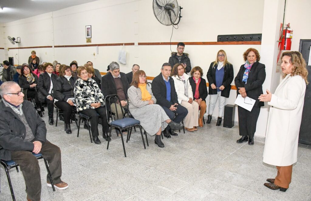 Fuentes participó del acto por los 30 años del centro de jubilados y pensionados del barrio Cabildo
