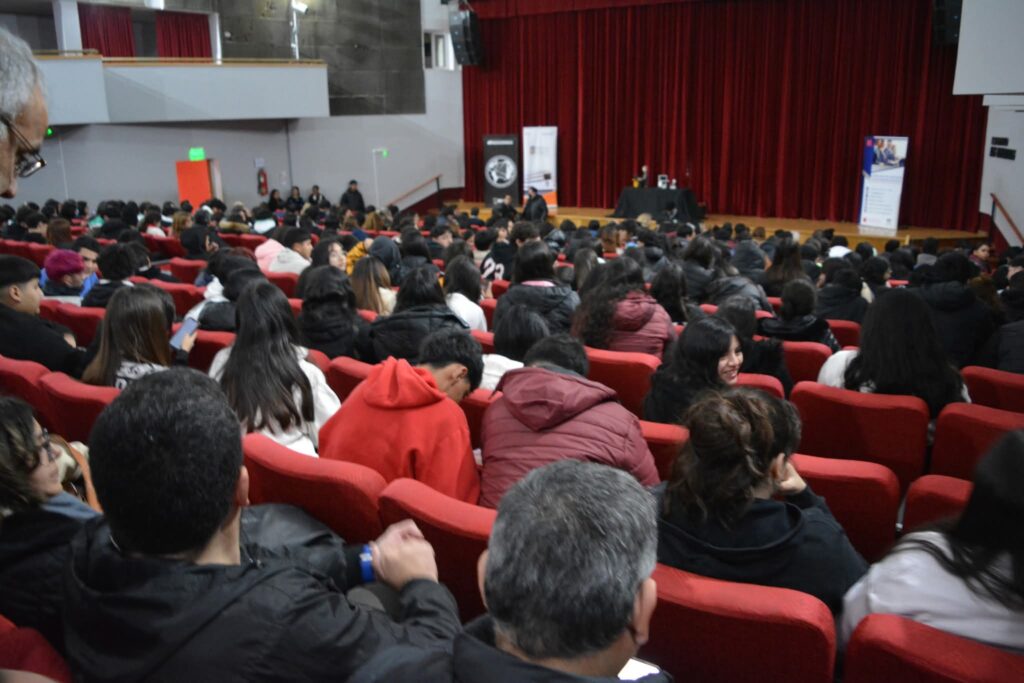 Frías: Una gran cantidad de niños y jóvenes participaron de una jornada sobre “Grooming y Ciberacoso”