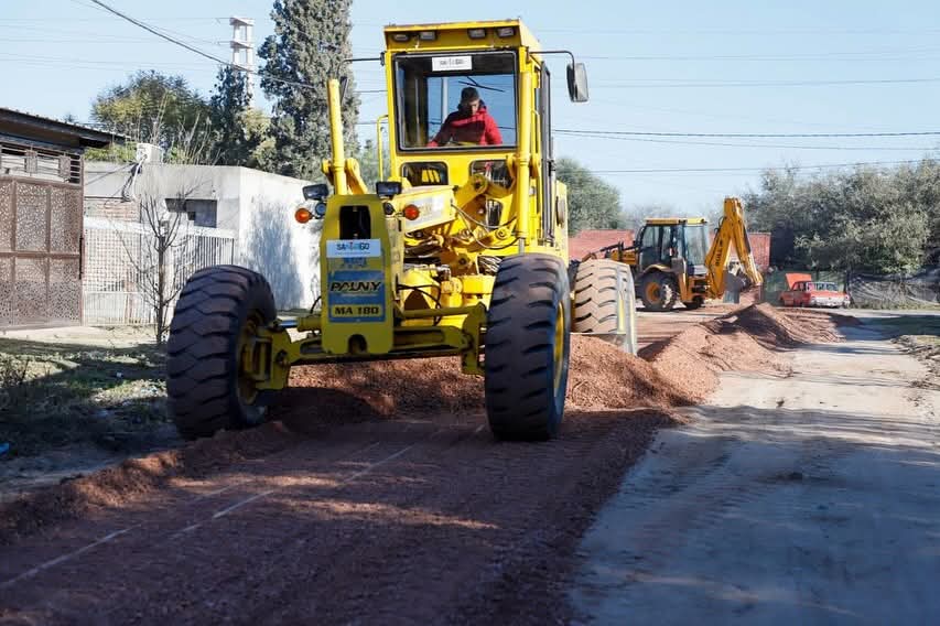 Las Termas: Mejoran calles de los barrios España, San Loreno y Villa Balnearia