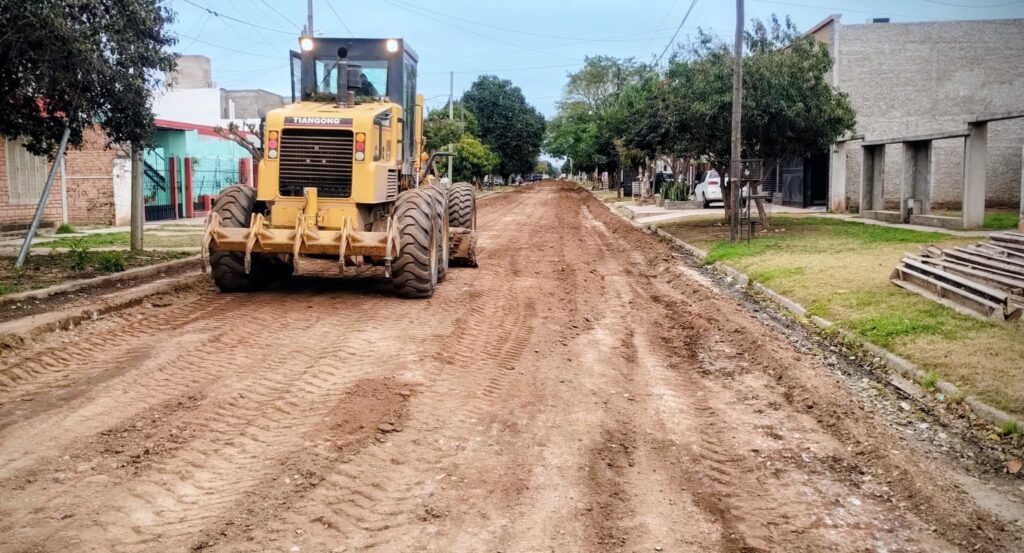 En Frías avanzan con la pavimentación de calles en distintos sectores