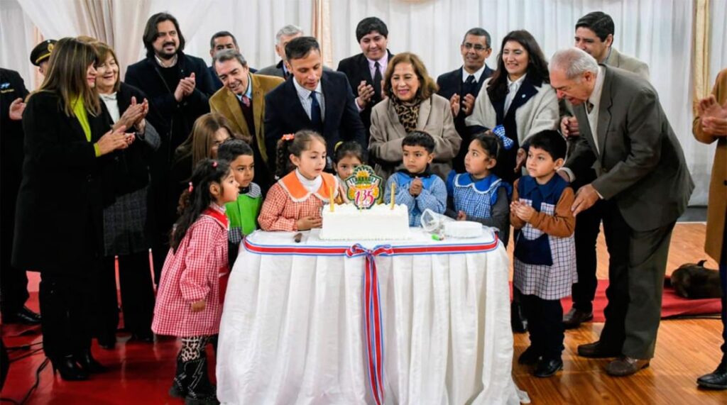 Fernández celebró sus 135 años con la inauguración de obras y entrega de viviendas sociales