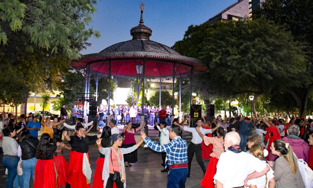 Iniciará un taller gratuito de folclore en la Plaza Libertad