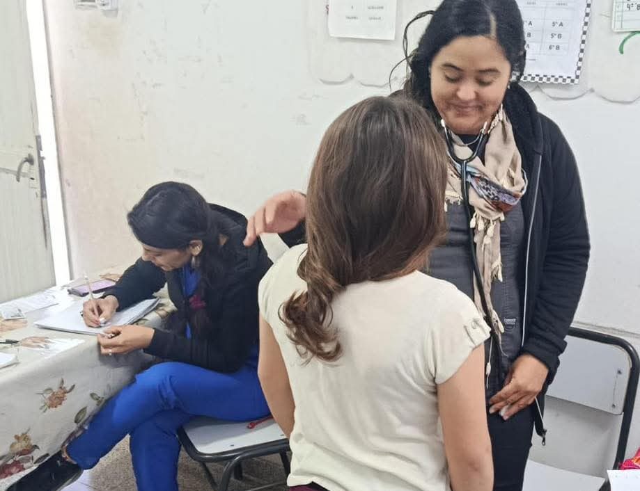 Nueva jornada de vacunación en la Escuela Naciones Unidas N°232 de La Banda