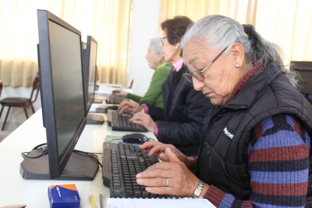 La Banda dictará capacitaciones tecnológicas gratuitas para adultos mayores