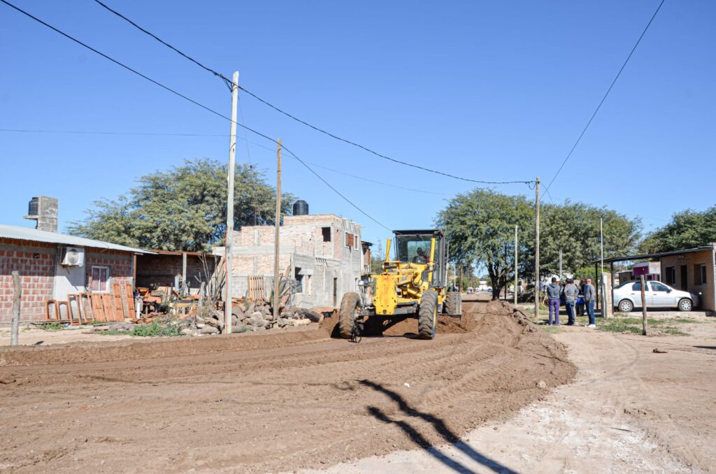 Inician trabajos de pavimentación de calles en Clodomira