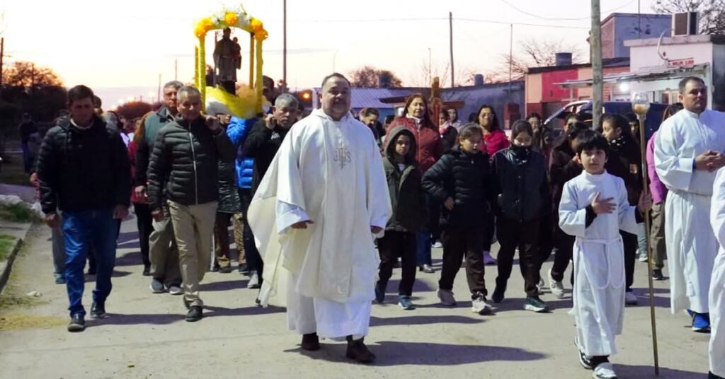 Pinto: San Cayetano convocó a sus fieles al barrio Islas Malvinas Pinto: San Cayetano convocó a sus fieles al barrio Islas Malvinas