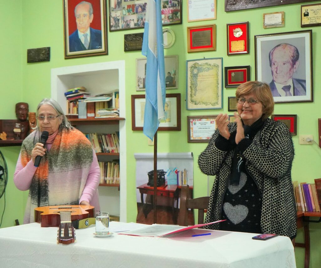 Exitosa charla sobre “Cantoras populares bandeñas”