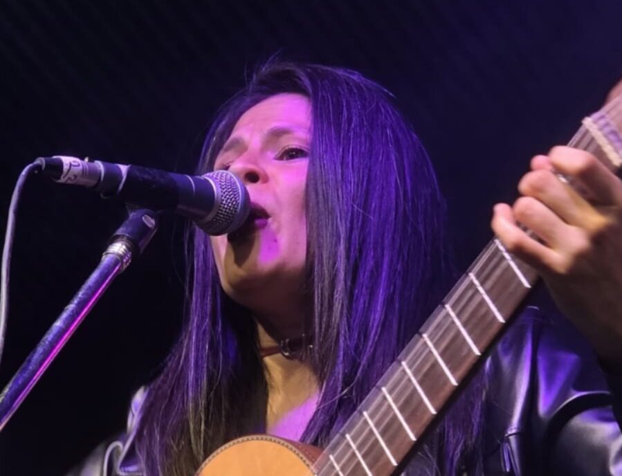 Gretel Toloza y el Micelio debutan en Santiago durante la Semana de la Abuela Carabajal