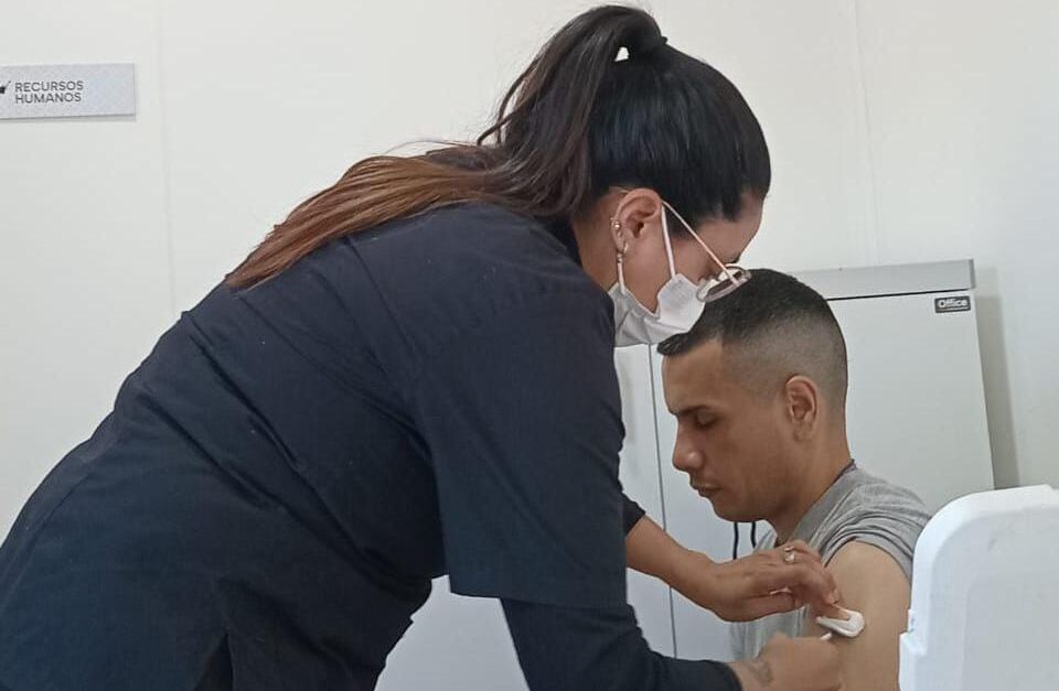 El municipio bandeño impulsó una jornada de vacunación en empresas locales