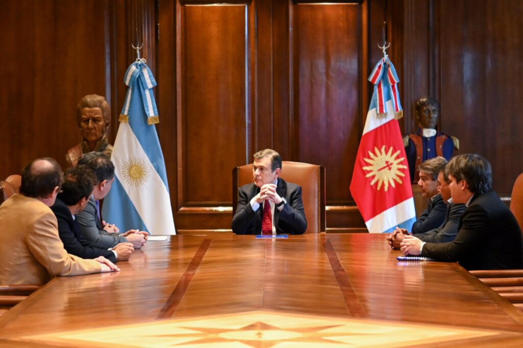 El gobernador Gerardo Zamora recibió a autoridades de la Unión Industrial Argentina