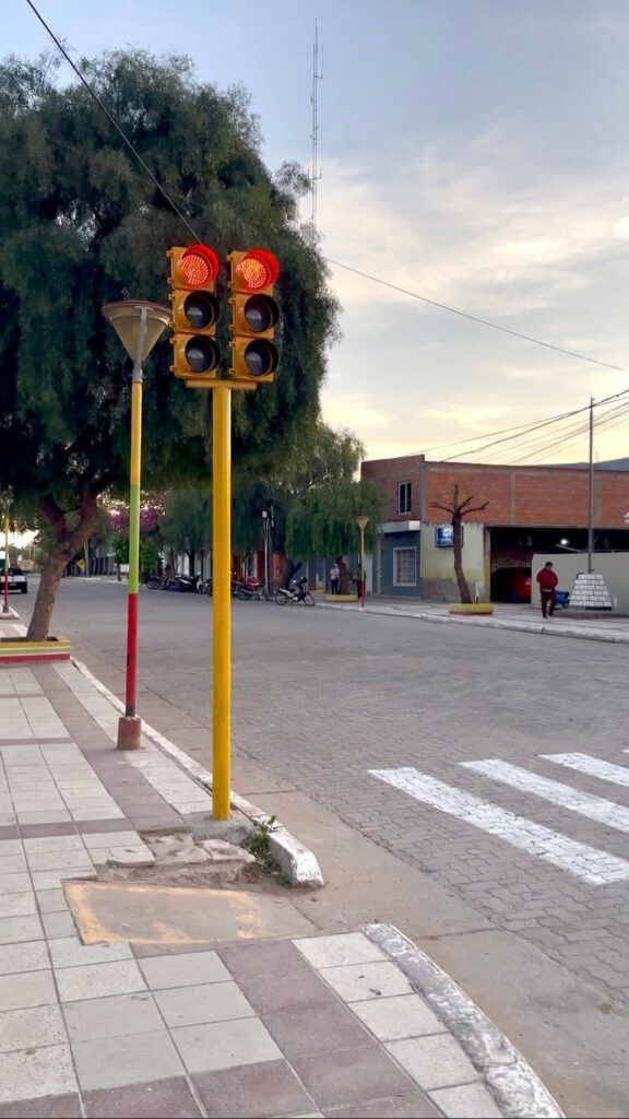 Nueva Esperanza: Ponen en funcionamiento nuevos semáforos en la ciudad