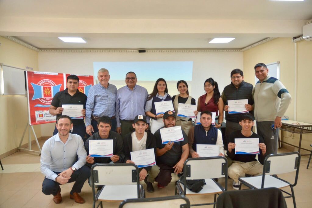 Nueva Esperanza: Entregan certificados a los asistentes al curso de Formacion de Encargados Agropecuarios